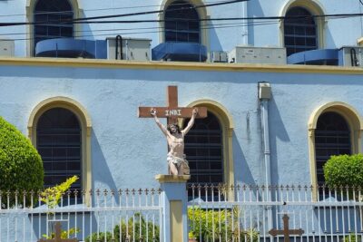 Tracing Ten Statues to a Los Iros Mud Volcano Experience